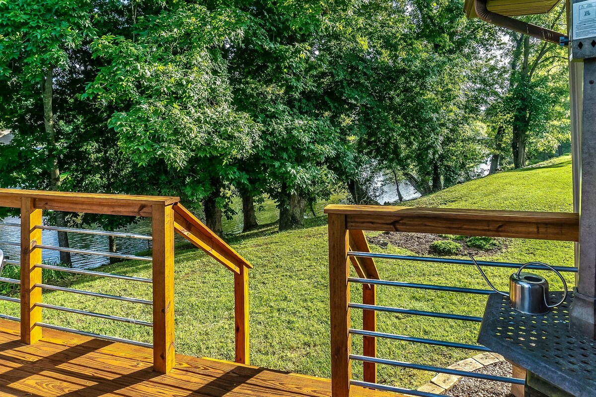 2BR riverfront home - grill & dock