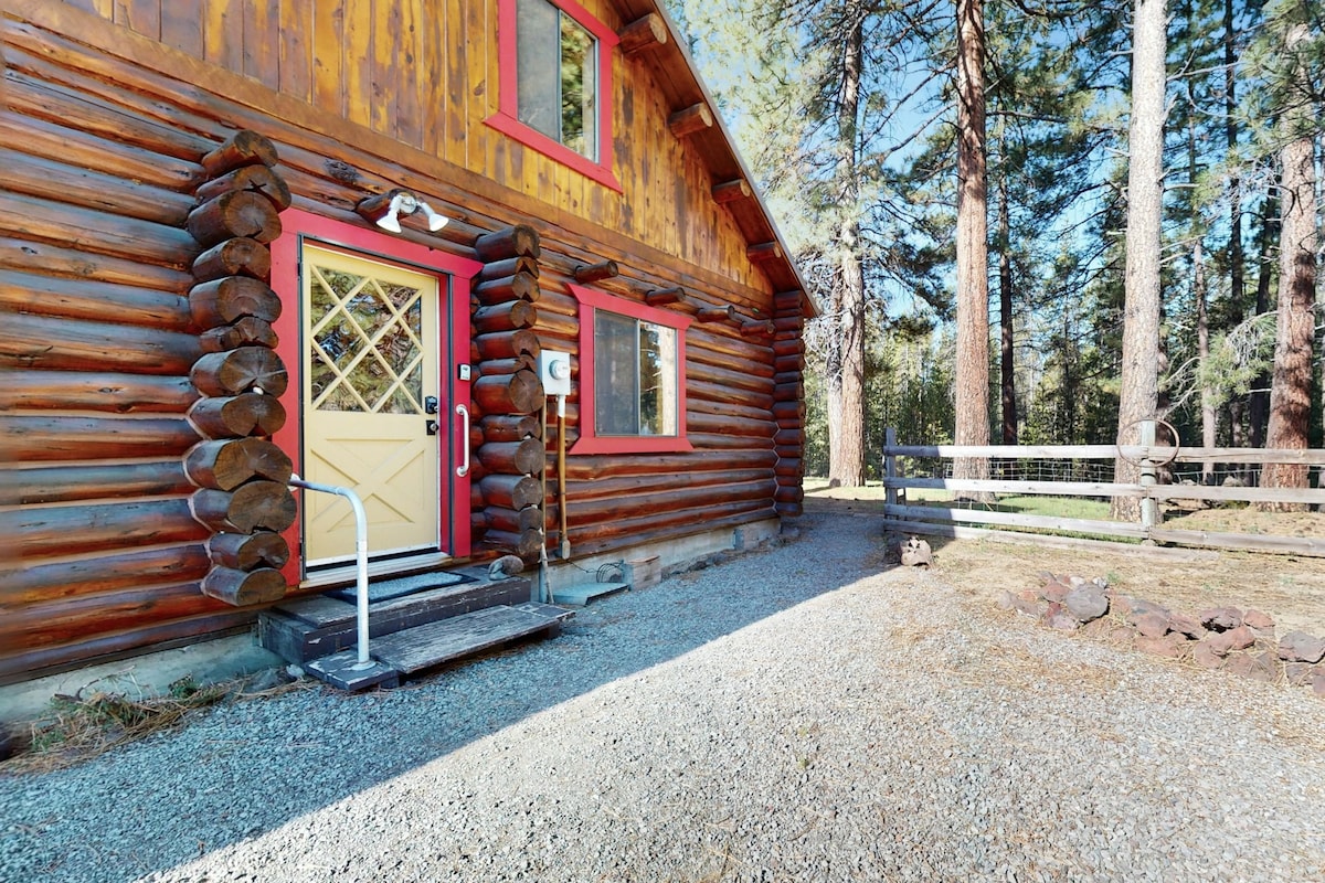 Rustic Charm: Spacious log cabin,close to outdoors