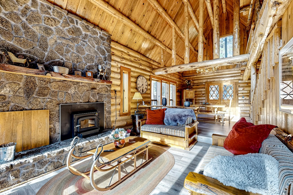 Rustic Charm: Spacious log cabin,close to outdoors