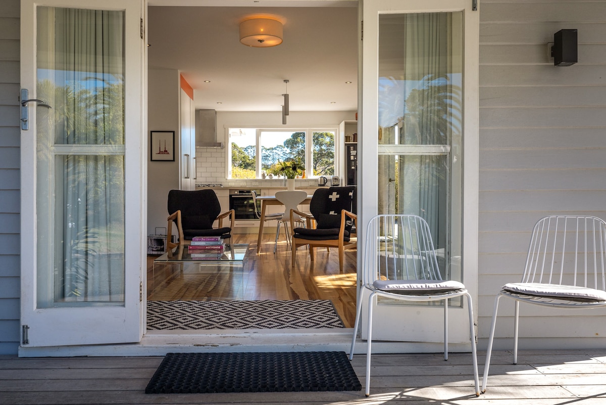 The Grape Shed Cottage, Oneroa | Coast and Country