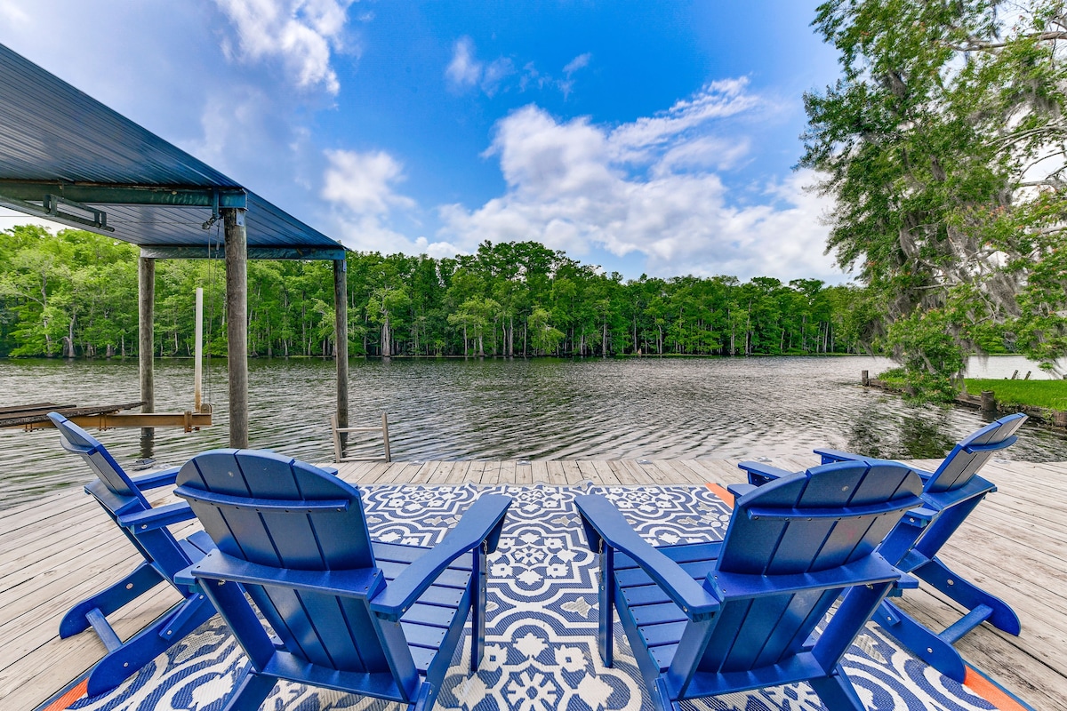 Riverfront Springfield Home w/ Scenic Deck & Dock!