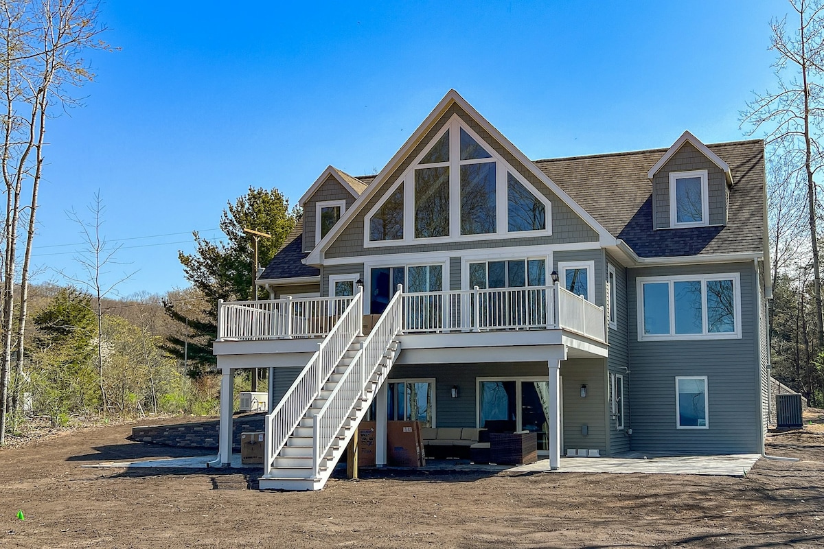 Lakefront 8BR with private beach & hot tub