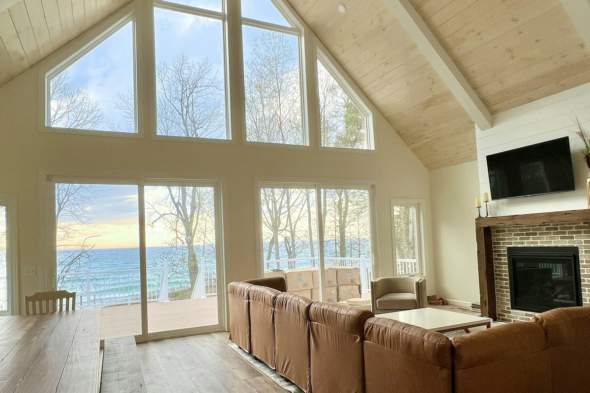 Lakefront 8BR with private beach & hot tub
