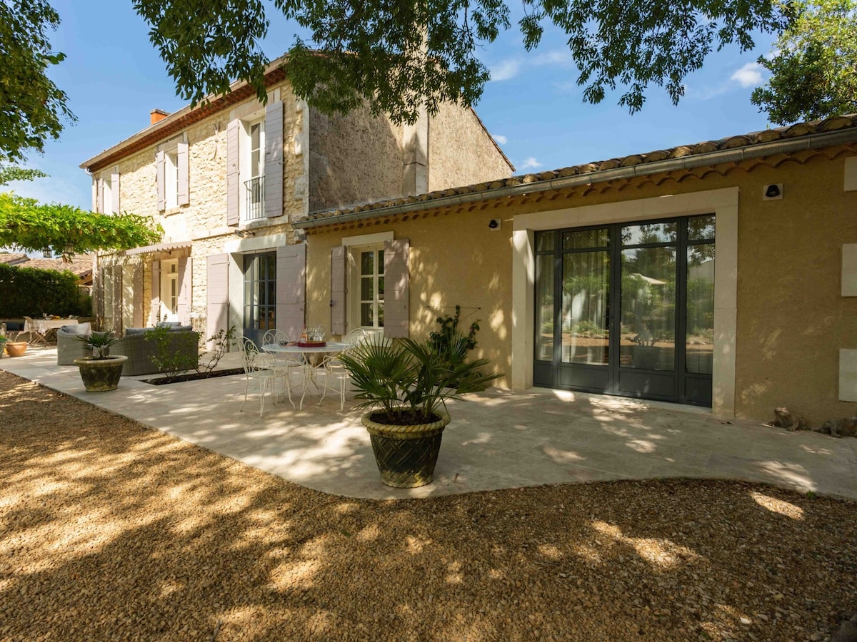 Villa Saint-Étienne-du-Grès, 4 bedrooms, 8 pers.