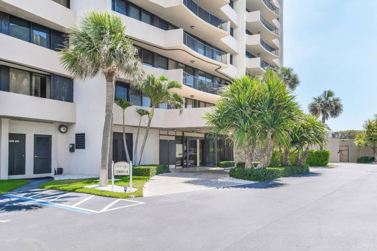 Luxury Beach Front Condo #locationenvy