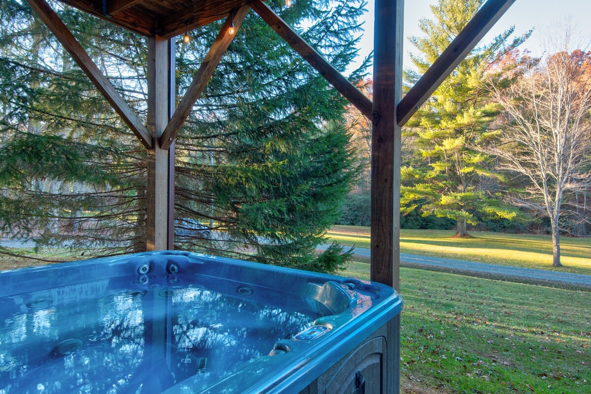 Hidden Serenity - Hot tub, privacy, & Fire Pit