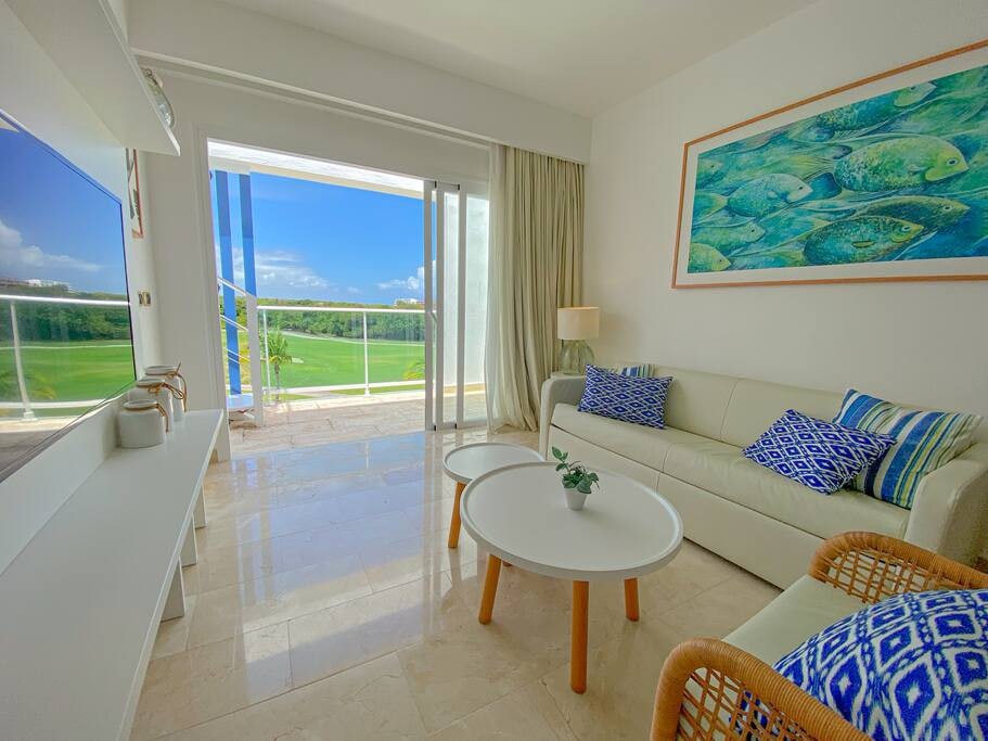 Penthouse w/ Excellent Pool & Golf View | CanaRock