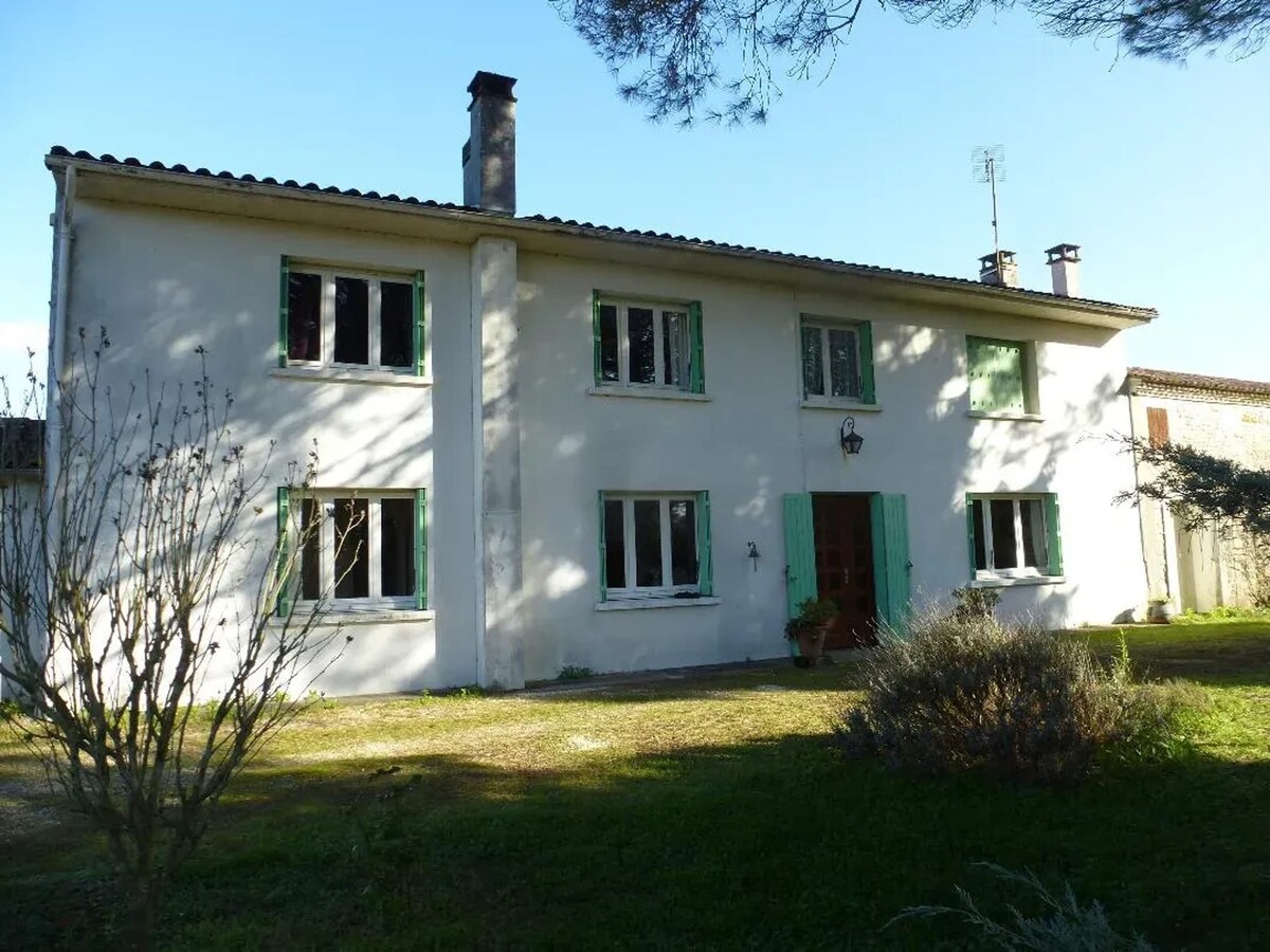 Spacious house for 8 ppl. at Saint-André-de-Lidon