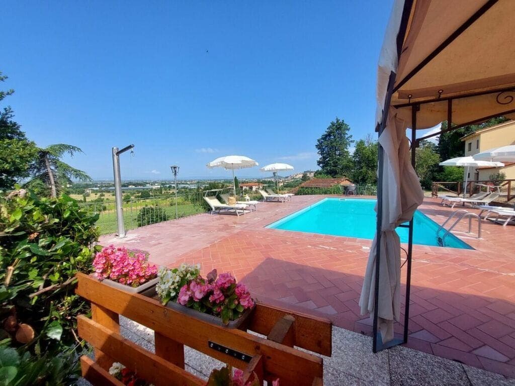 in Castiglion Fiorentino with private pool