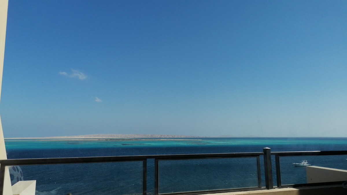 Stunning Sea View 1-Bed Apartment in Hurghada
