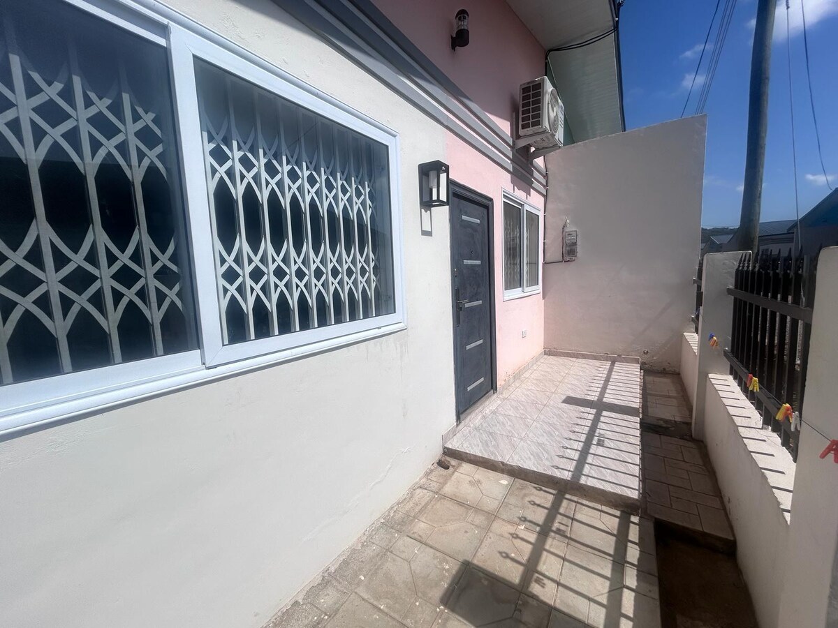 Impeccable 1-Bed House in Kweiman Station/ danfa
