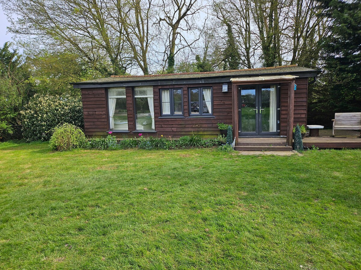 Remarkable 1-Bed Cabin in Dunmow