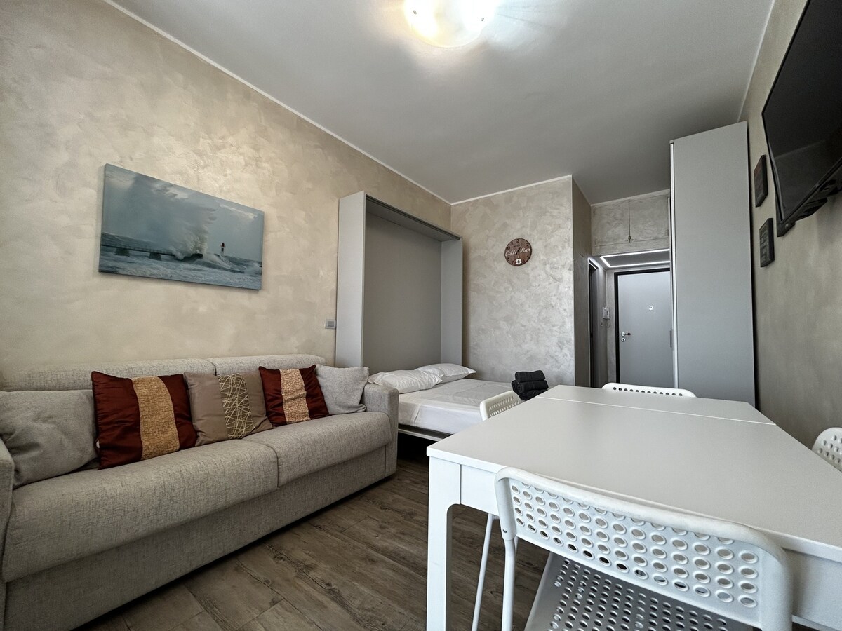 [50m from the Beach] Modern Studio with WiFi & A/C