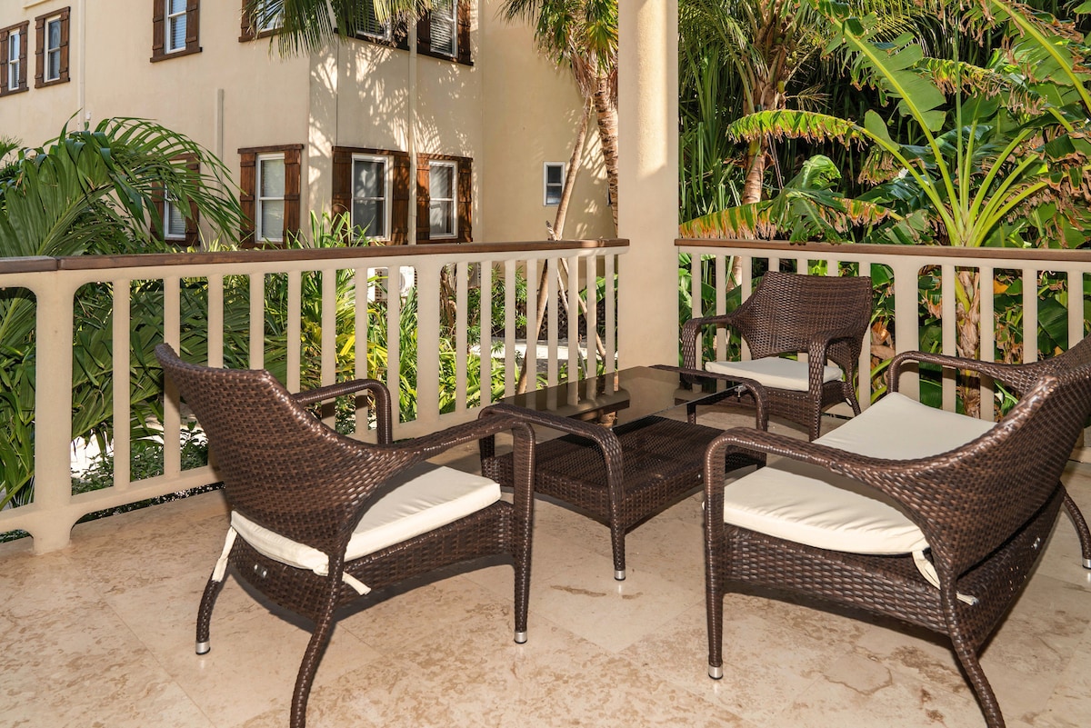 Tropical Paradise 2BR Condo in Ambergris Caye