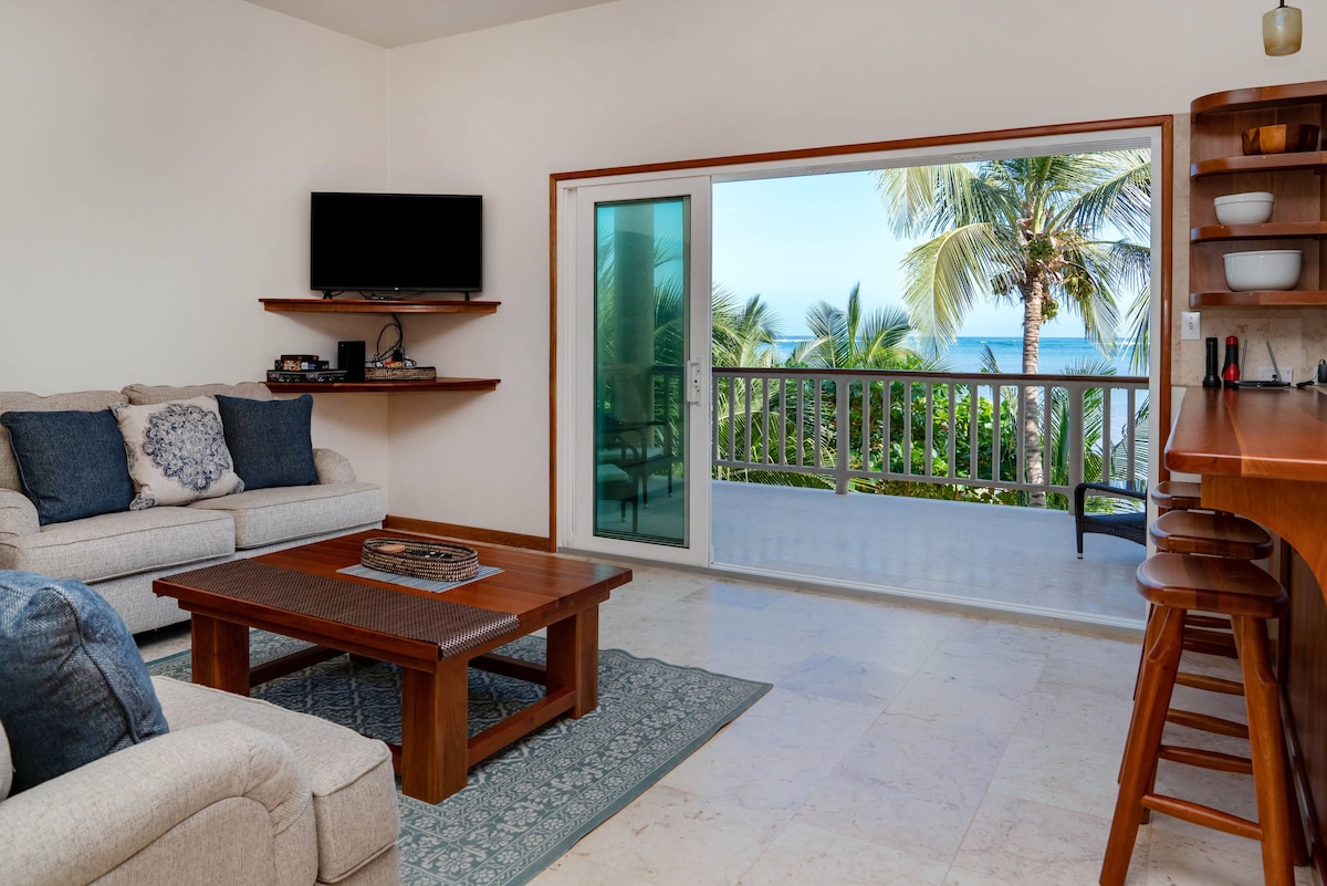 Oceanfront Bliss: Lux 2BR Condo in Ambergris Caye