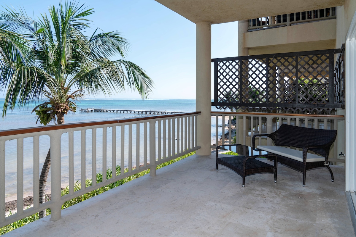 Oceanfront Bliss: Lux 2BR Condo in Ambergris Caye