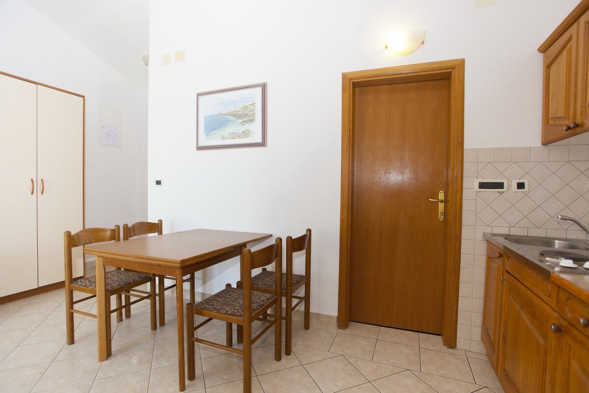 A-23179-b One bedroom apartment with balcony and