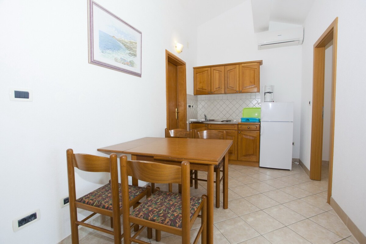 A-23179-b One bedroom apartment with balcony and