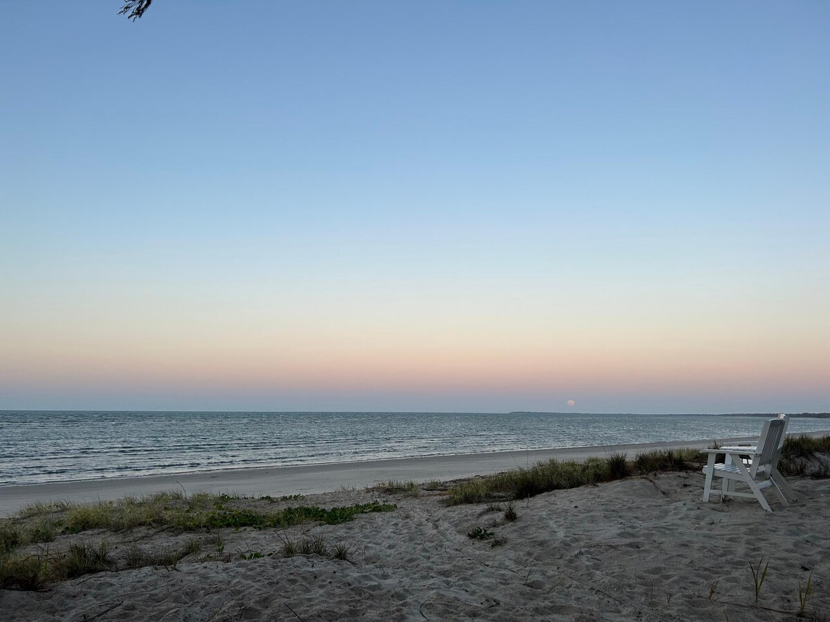 White Haven - Direct Access toToogoom Beach-Sleeps