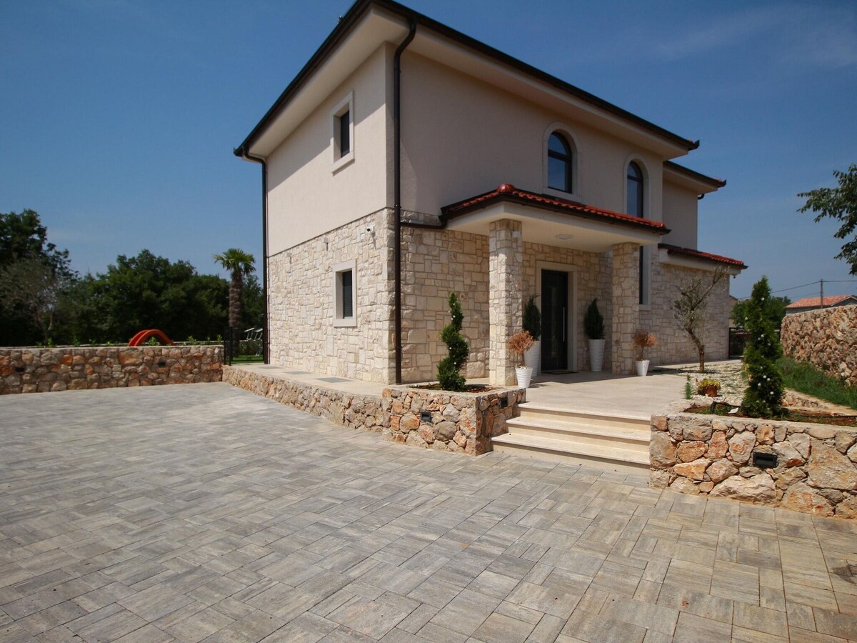 New built luxury villa with swimming pool