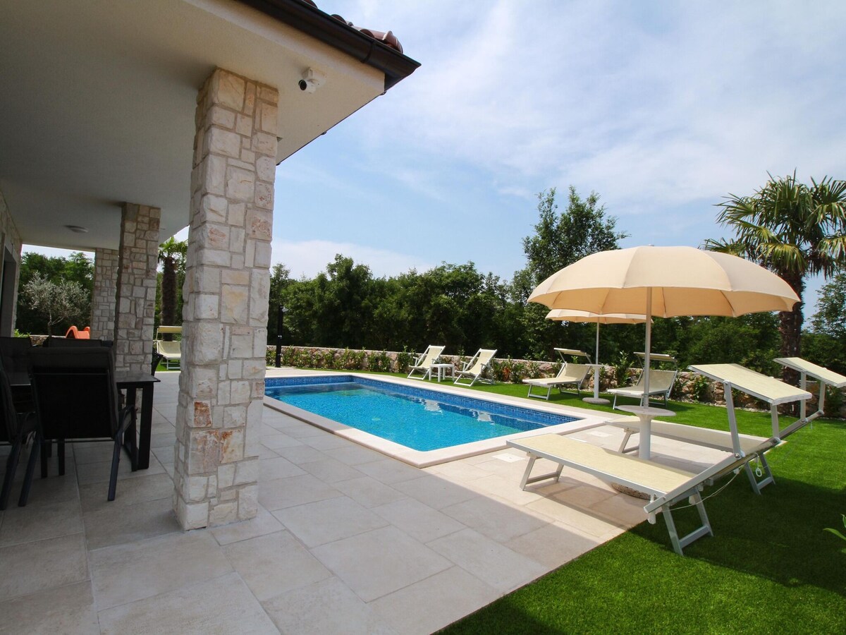 New built luxury villa with swimming pool