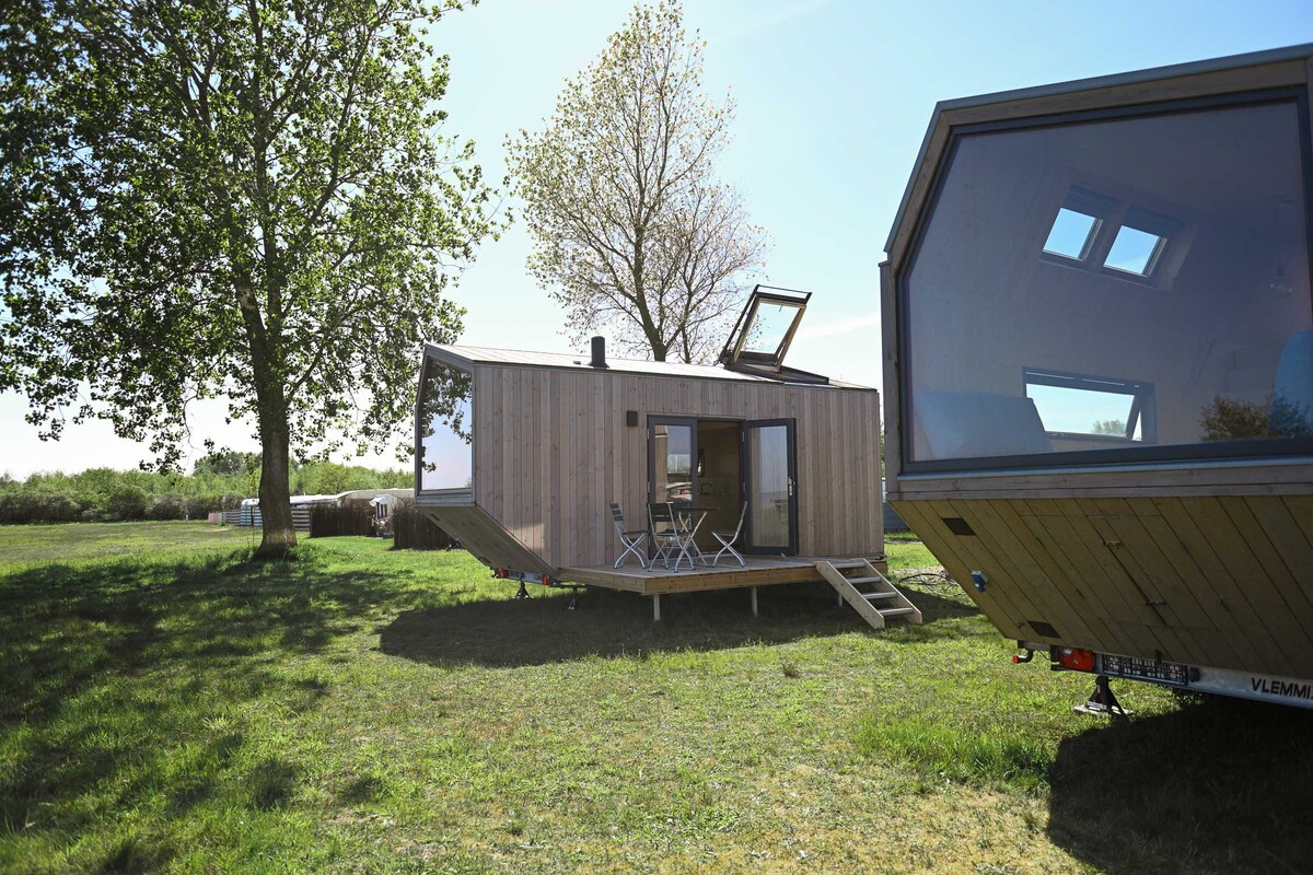 Green Tiny Spot Schillig - Tiny House Pioneer 2