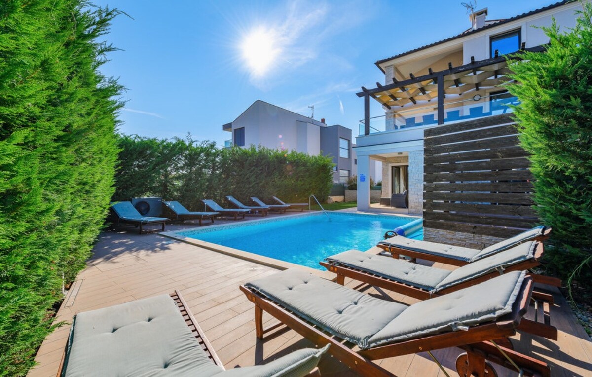 Holiday house Paula - with pool Fazana, Istria