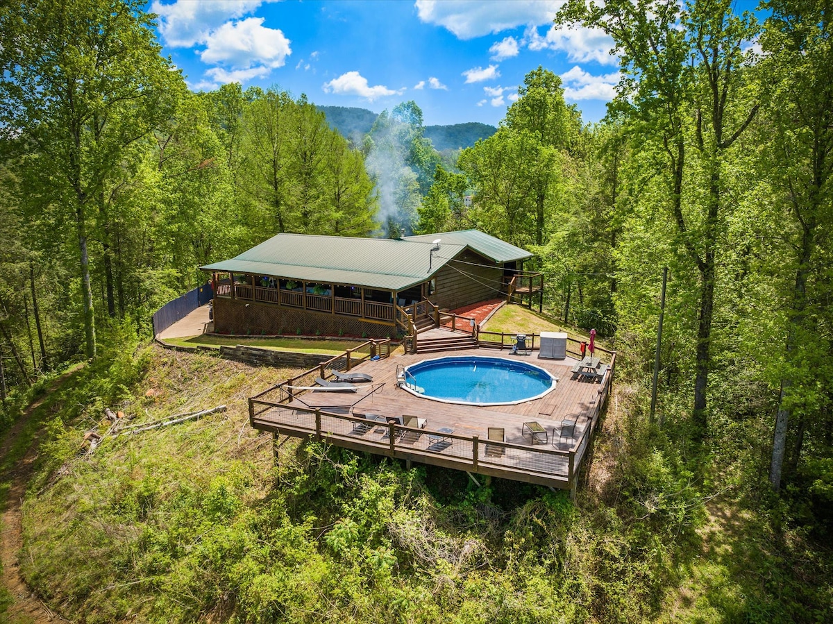 Tequila Moon: 3BR Cabin, Pool, Games