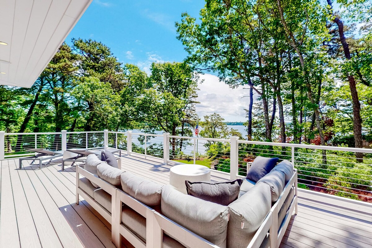 Luxe 4BR Bayview | Chef's Kitchen| Dock | Balcony