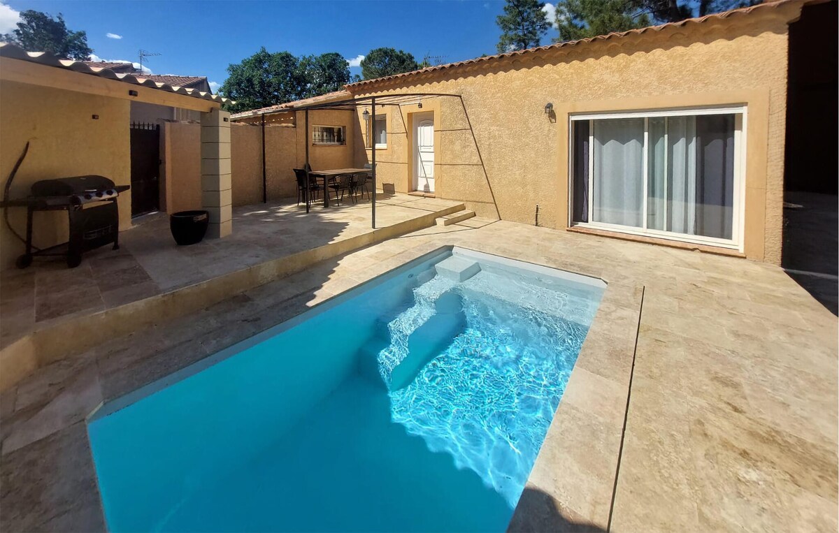 Lovely home in Connaux with kitchen