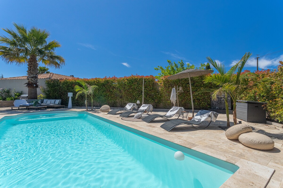 Fantastic 4 bedroom villa with Ac swimming pool