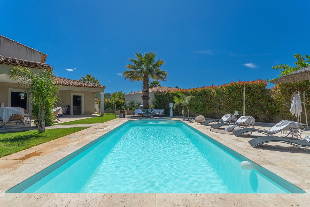 Fantastic 4 bedroom villa with Ac swimming pool