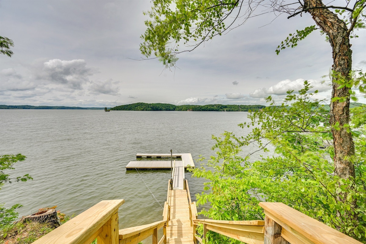 Fox Berry Hill -Lakefront w/Dock, Launch & Hot Tub
