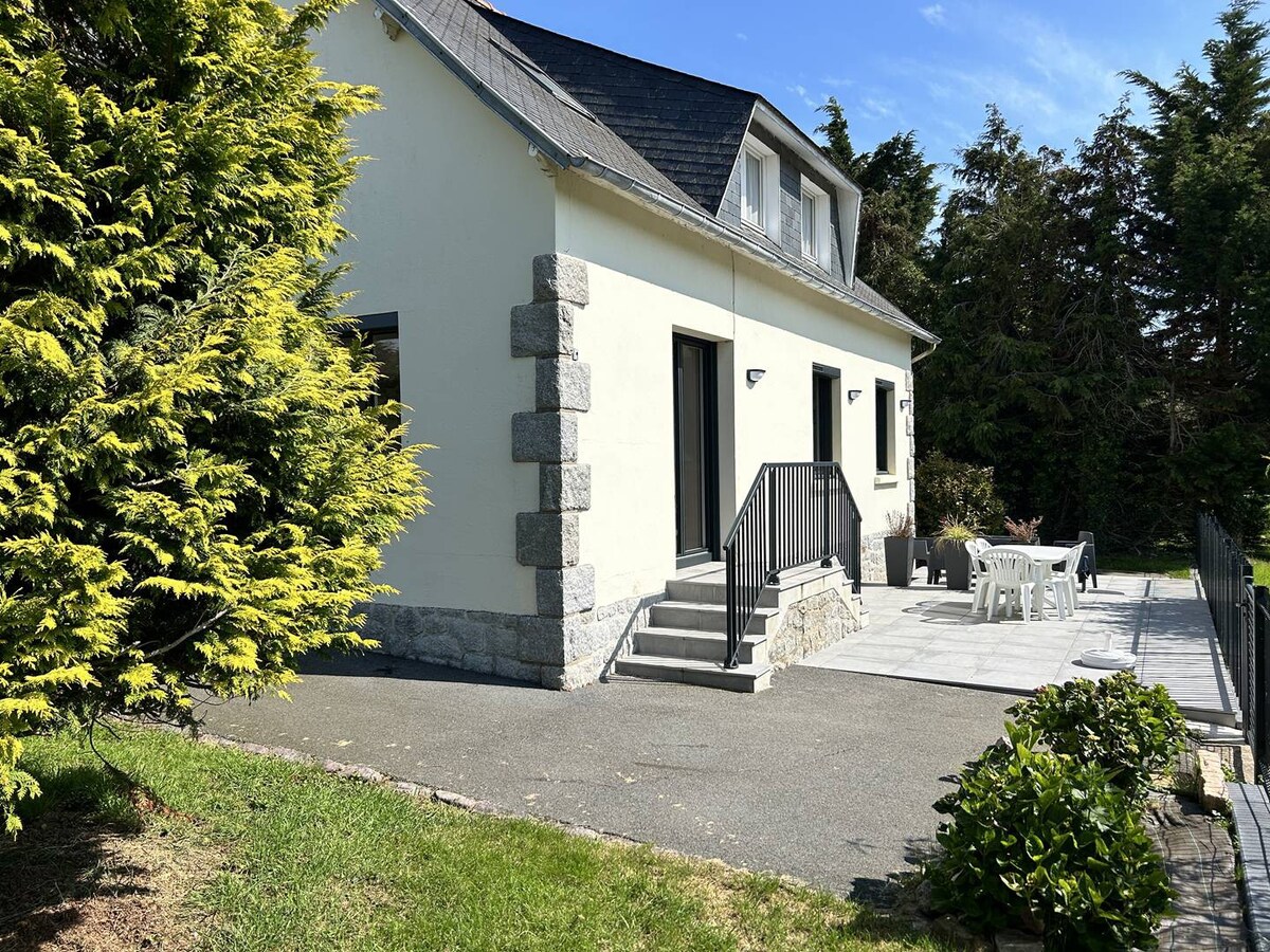 901 Magnifique maison offrant une oasis de verdure