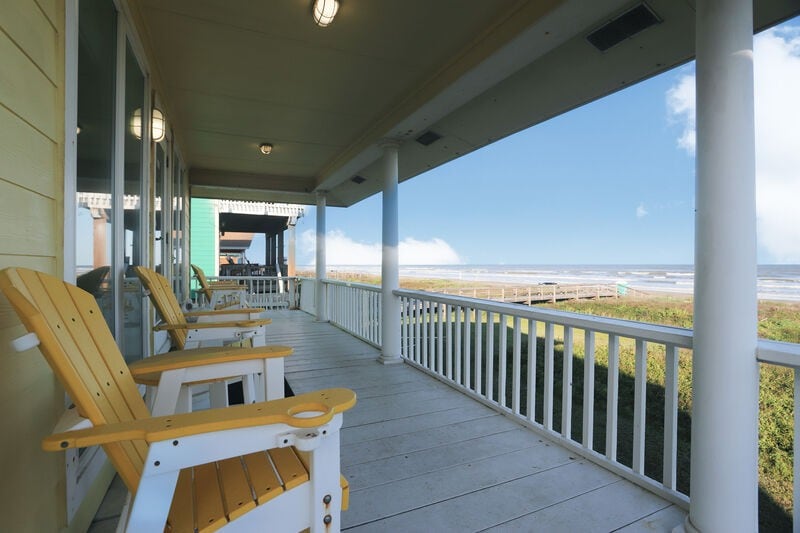 Oceanfront home, beach access | 4/2, Full Kitchen