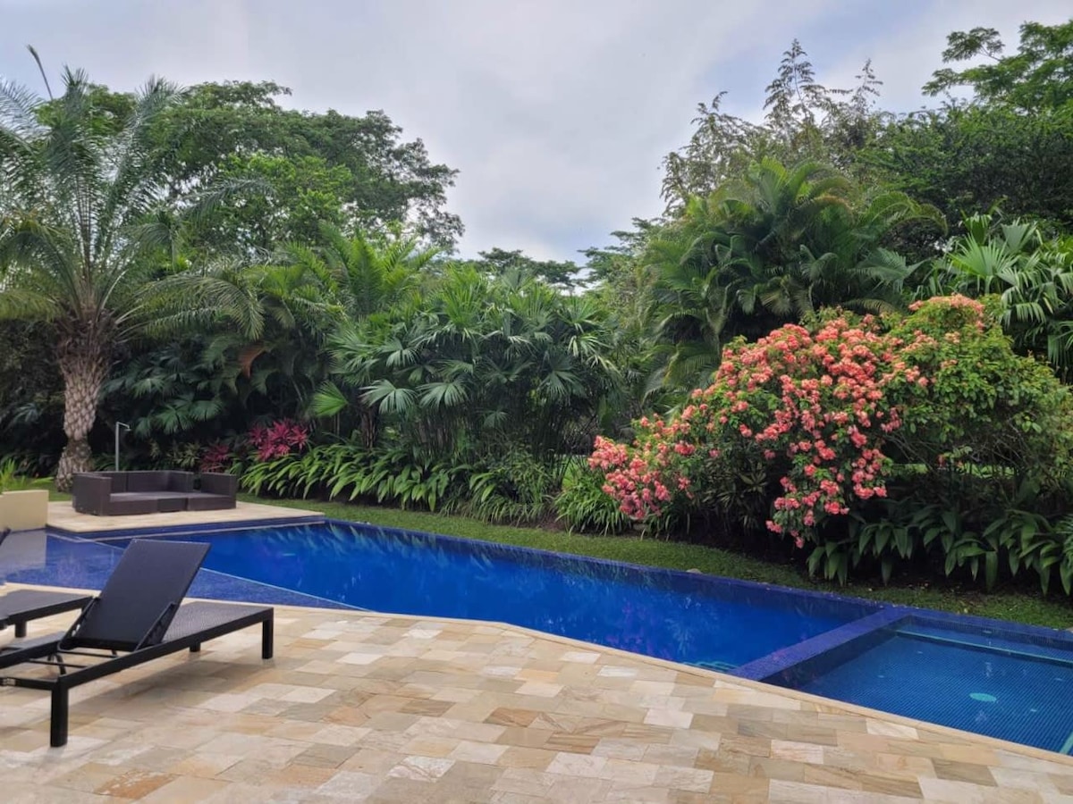 w* | Astonishing 4BR House w/ pool in Anapoima