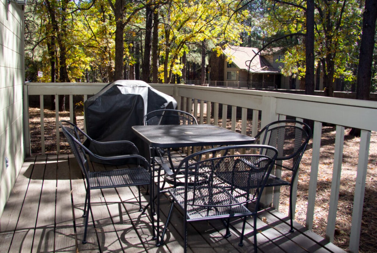 Pinetop Escape: Charming House