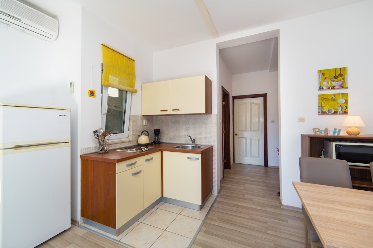 Apartments Color - One Bedroom (Yellow)