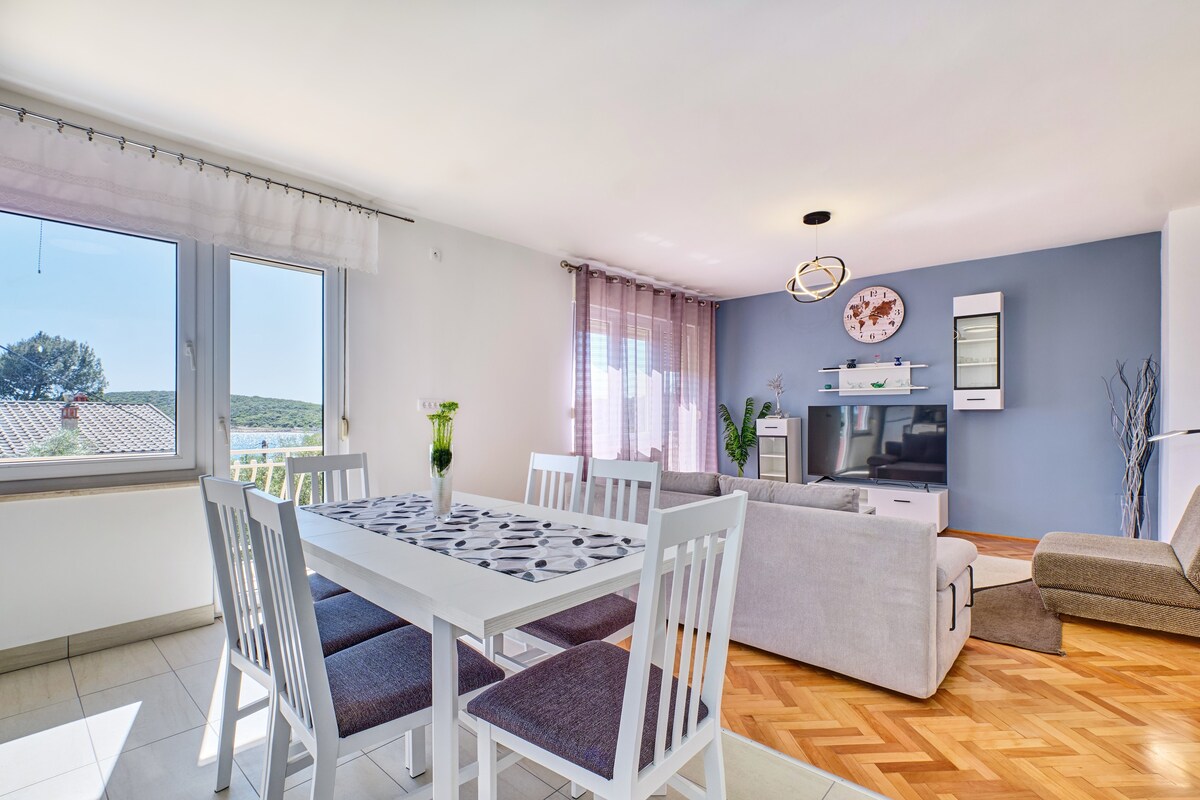 A-23222-a Three bedroom apartment with balcony and