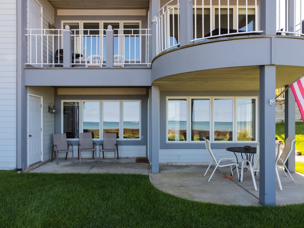 Beachfront Condo with a Pool | Moments to Downtown