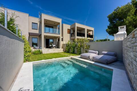 Holiday house molaj with private pool