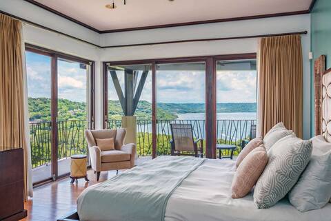 Luxus 3BR Condo at Papagayo | Ocean Views, Luxury