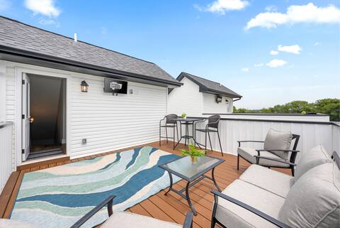 Adam's Downtown Retreat with 2 Rooftop Patios