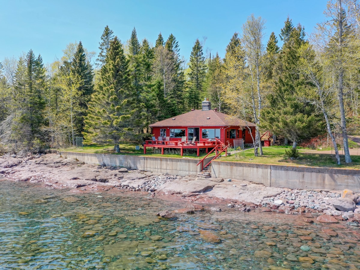 R and R on Lake Superior 's North Shore