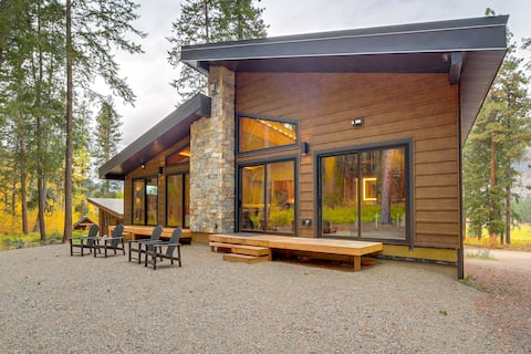 Luxe Valley Home w/ Sauna & Hot Tub Near Mazama