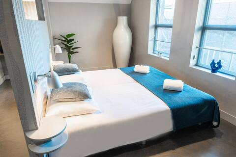 Free parking and Airco at    B&C Weaving Mill