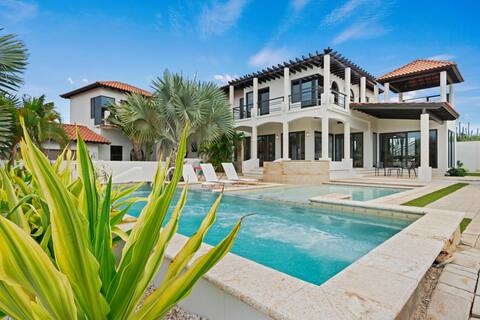 Lux Villa Oasis: 5BR w Pool* Playground near Beach