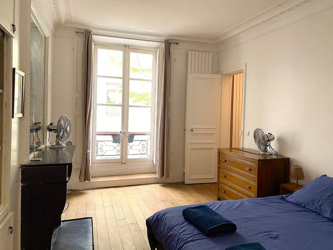带2间卧室的真正巴黎公寓