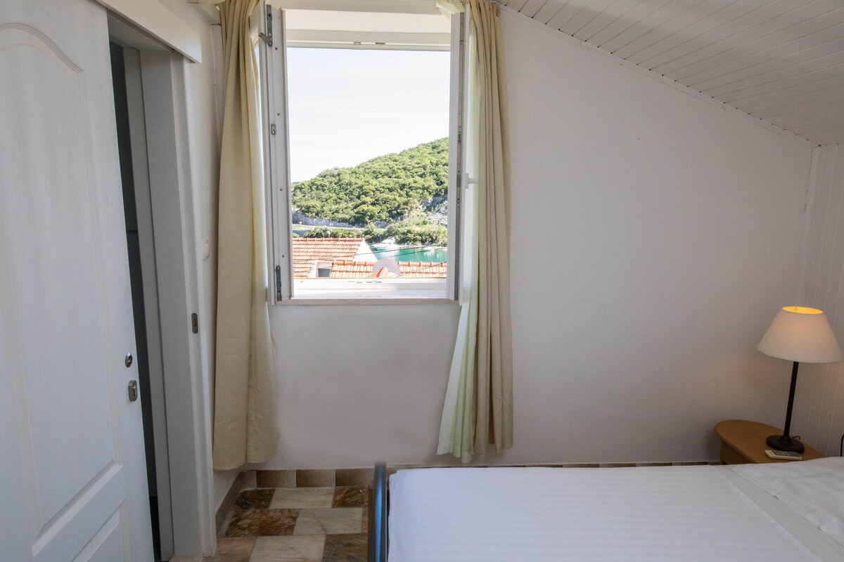 J&J - Classic Double Room with Sea View