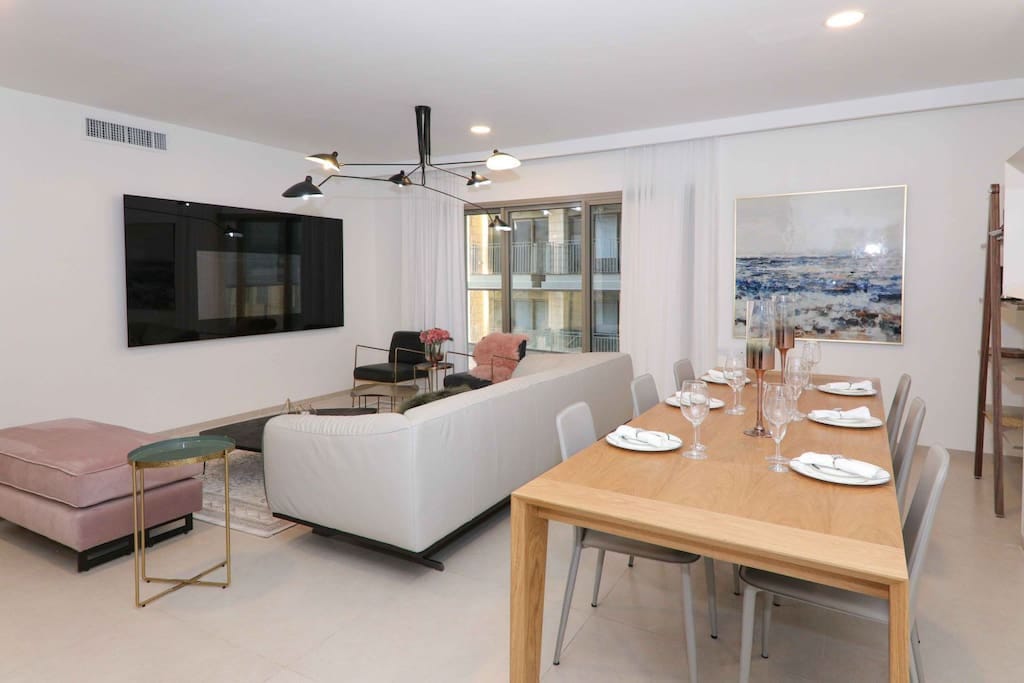 Gorgeous 2 bdm apt Haneviim court